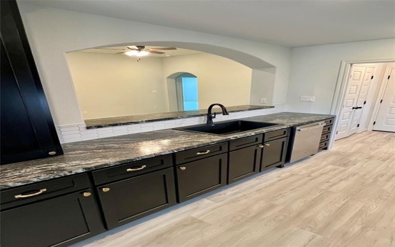 406 Conway Street, Lacy Lakeview, TX 76705, 4 Habitaciones Habitaciones , ,2 BañosBaños,Residential,En Venta,406 Conway Street,0,21031337