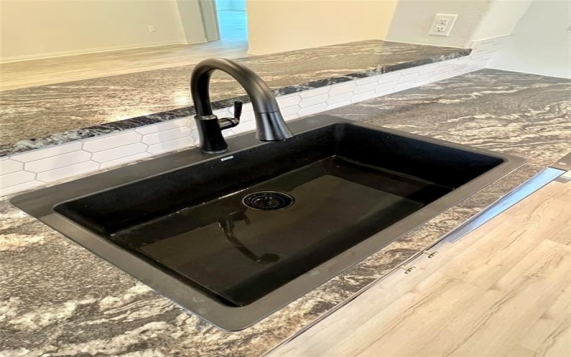 406 Conway Street, Lacy Lakeview, TX 76705, 4 Habitaciones Habitaciones , ,2 BañosBaños,Residential,En Venta,406 Conway Street,0,21031337