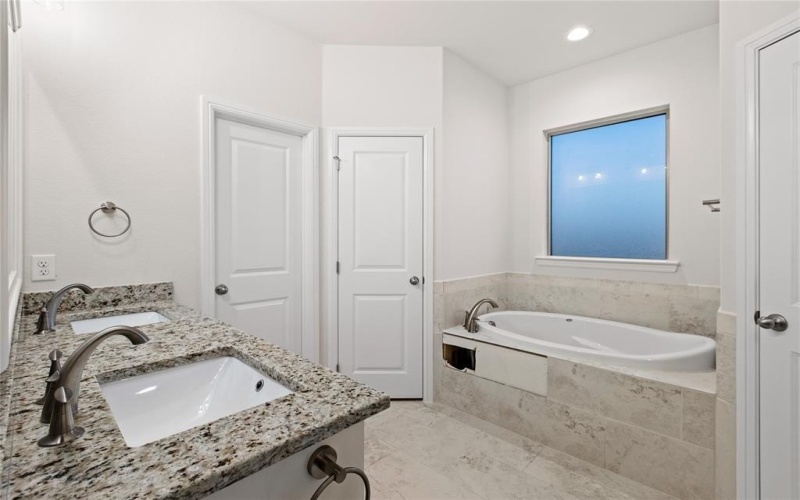 2110 Briarwood Drive, Bridgeport, TX 76426, 4 Bedrooms Bedrooms, ,2 BathroomsBathrooms,Residential,For Sale,2110 Briarwood Drive,0,21031552