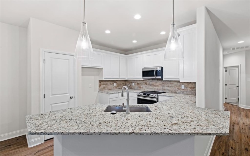 2110 Briarwood Drive, Bridgeport, TX 76426, 4 Bedrooms Bedrooms, ,2 BathroomsBathrooms,Residential,For Sale,2110 Briarwood Drive,0,21031552