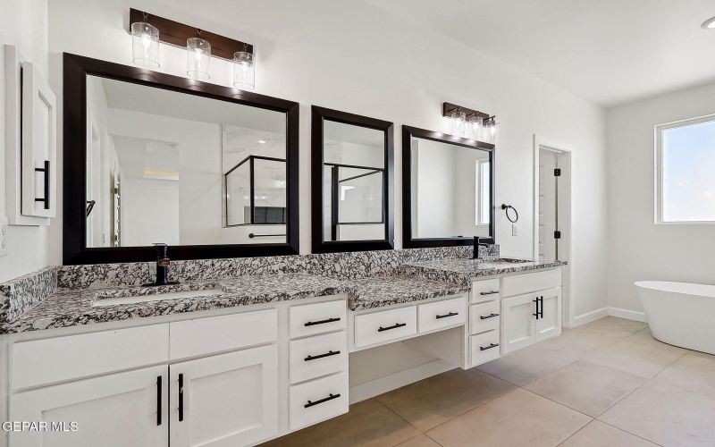 5997 RUIDOSO DOWNS Street, El Paso, TX 79932, 4 Habitaciones Habitaciones , ,3 BañosBaños,Residential,En Venta,5997 RUIDOSO DOWNS Street,916755