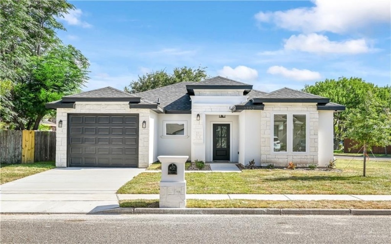 1702 Wilcox Drive, Edinburg, TX 78542, 3 Bedrooms Bedrooms, ,2 BathroomsBathrooms,Residential,For Sale,1702 Wilcox Drive,0,478434