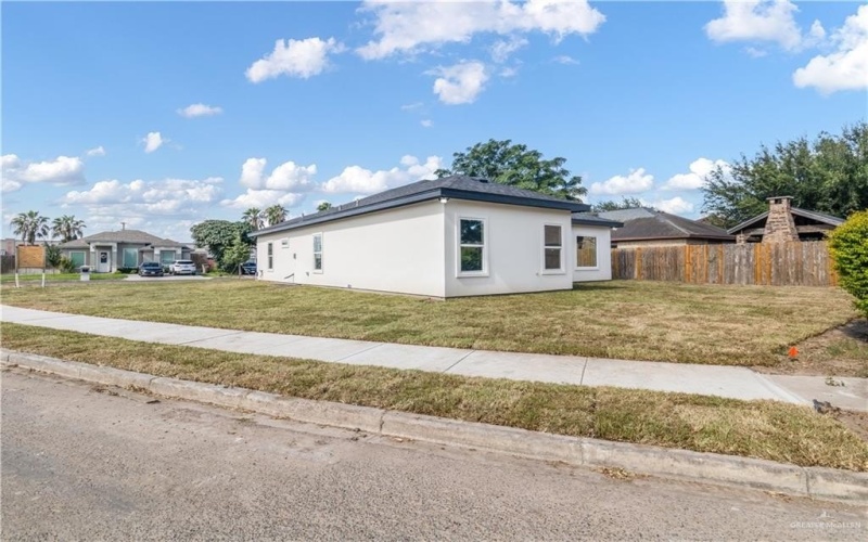 1702 Wilcox Drive, Edinburg, TX 78542, 3 Bedrooms Bedrooms, ,2 BathroomsBathrooms,Residential,For Sale,1702 Wilcox Drive,0,478434
