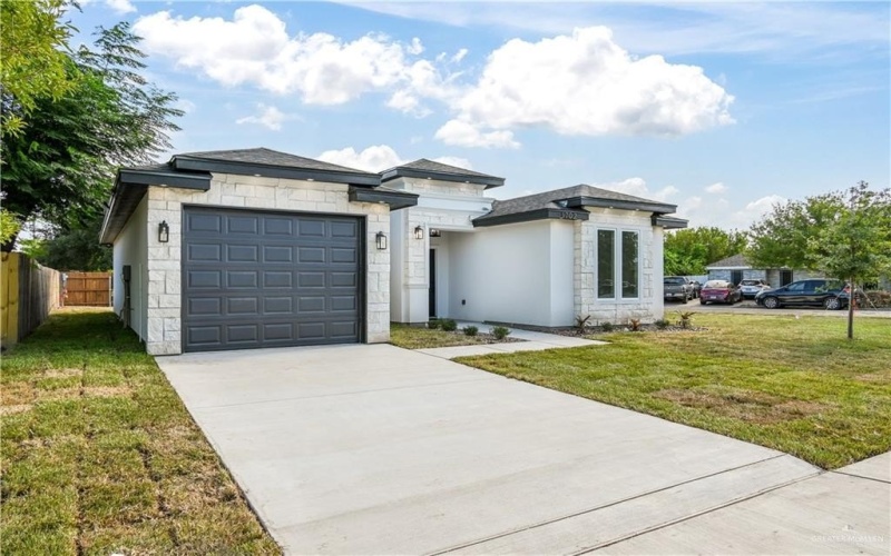 1702 Wilcox Drive, Edinburg, TX 78542, 3 Bedrooms Bedrooms, ,2 BathroomsBathrooms,Residential,For Sale,1702 Wilcox Drive,0,478434