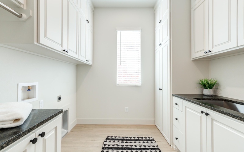 3806 126th Street, Lubbock, TX 79423, 5 Bedrooms Bedrooms, ,5 BathroomsBathrooms,Residential,For Sale,3806 126th Street,0,202559101