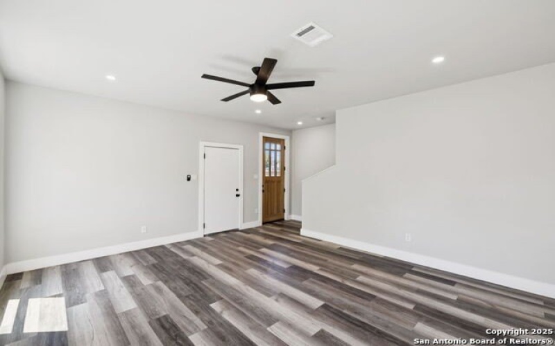 803 Indiana, San Antonio, TX 78210, 3 Habitaciones Habitaciones , ,2 BañosBaños,Residential,En Venta,803 Indiana,0,1892603