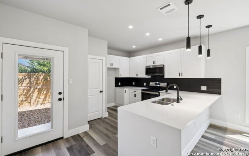 803 Indiana, San Antonio, TX 78210, 3 Habitaciones Habitaciones , ,2 BañosBaños,Residential,En Venta,803 Indiana,0,1892603