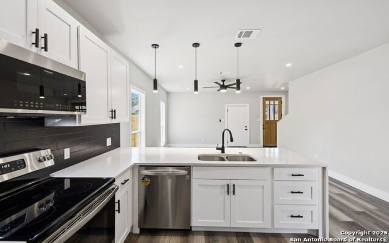 803 Indiana, San Antonio, TX 78210, 3 Habitaciones Habitaciones , ,2 BañosBaños,Residential,En Venta,803 Indiana,0,1892603