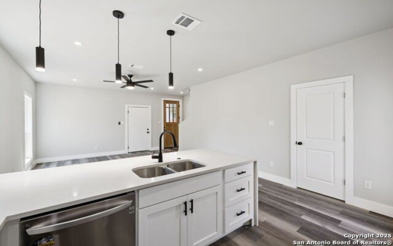 803 Indiana, San Antonio, TX 78210, 3 Habitaciones Habitaciones , ,2 BañosBaños,Residential,En Venta,803 Indiana,0,1892603