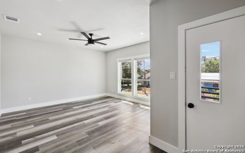 803 Indiana, San Antonio, TX 78210, 3 Habitaciones Habitaciones , ,2 BañosBaños,Residential,En Venta,803 Indiana,0,1892603