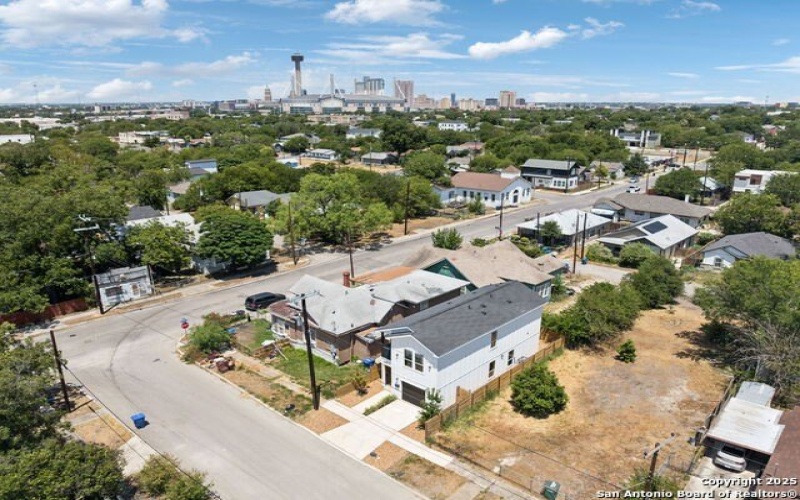 803 Indiana, San Antonio, TX 78210, 3 Habitaciones Habitaciones , ,2 BañosBaños,Residential,En Venta,803 Indiana,0,1892603