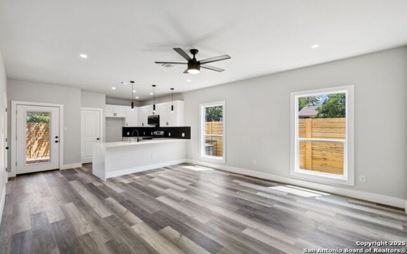 803 Indiana, San Antonio, TX 78210, 3 Habitaciones Habitaciones , ,2 BañosBaños,Residential,En Venta,803 Indiana,0,1892603