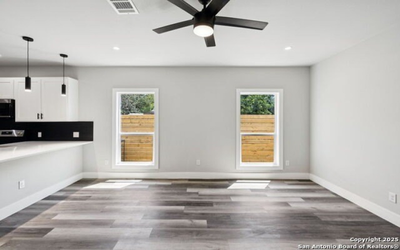 803 Indiana, San Antonio, TX 78210, 3 Habitaciones Habitaciones , ,2 BañosBaños,Residential,En Venta,803 Indiana,0,1892603