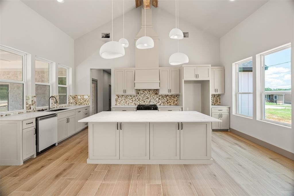 7404 N Sundance Drive, Joshua, TX 76058, 3 Bedrooms Bedrooms, ,2 BathroomsBathrooms,Residential,For Sale,7404 N Sundance Drive,0,21021235