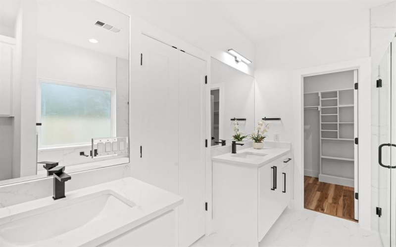 911 18th Street, Dallas, TX 75216, 4 Habitaciones Habitaciones , ,2 BañosBaños,Residential,En Venta,911 18th Street,0,21030524