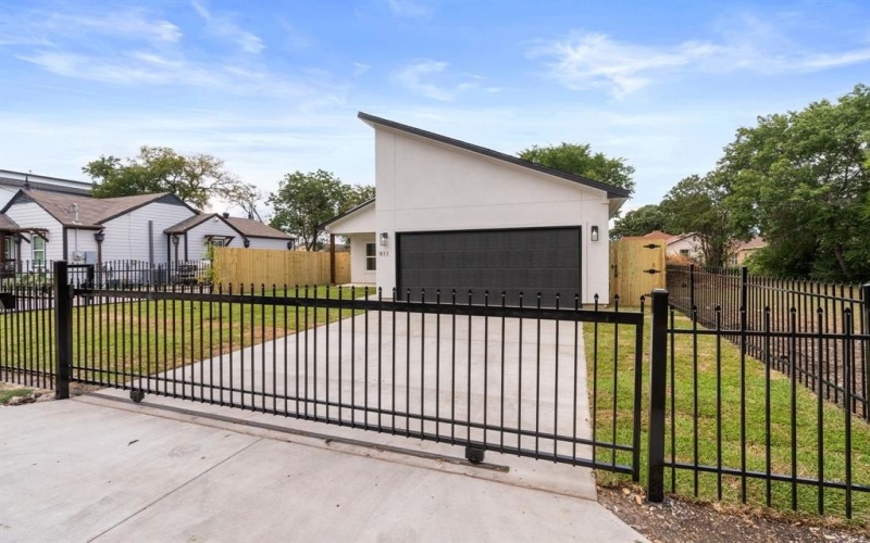 911 18th Street, Dallas, TX 75216, 4 Habitaciones Habitaciones , ,2 BañosBaños,Residential,En Venta,911 18th Street,0,21030524