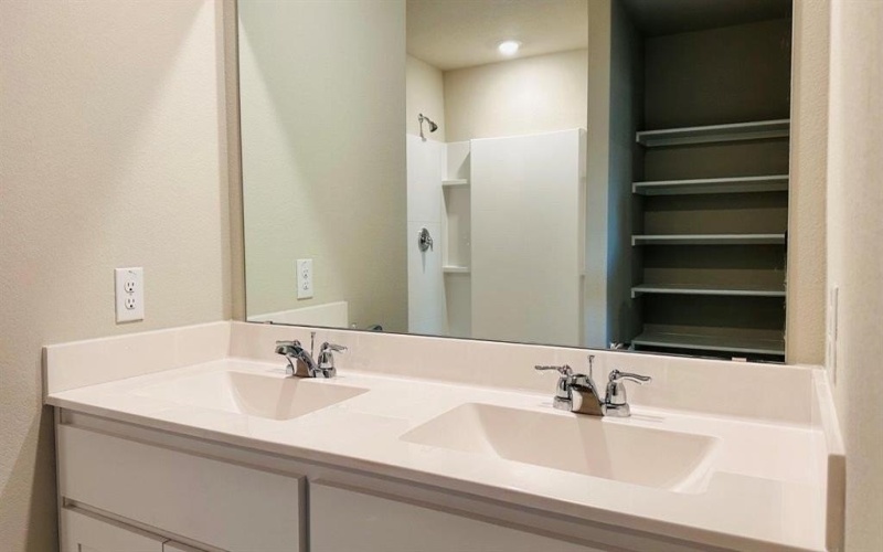 556 CRESTRIDGE Drive N, Cleburne, TX 76033, 4 Habitaciones Habitaciones , ,2 BañosBaños,Residential,En Venta,556 CRESTRIDGE Drive N,0,21031341