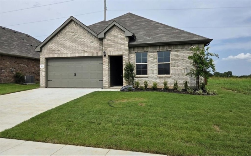 240 KINLEY Street, Grandview, TX 76050, 3 Bedrooms Bedrooms, ,2 BathroomsBathrooms,Residential,For Sale,240 KINLEY Street,0,21031453