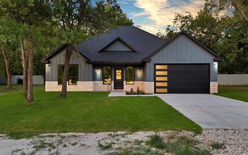 1911 US-HWY 69, Greenville, TX 75401, 3 Bedrooms Bedrooms, ,2 BathroomsBathrooms,Residential,For Sale,1911 US-HWY 69,0,21031922