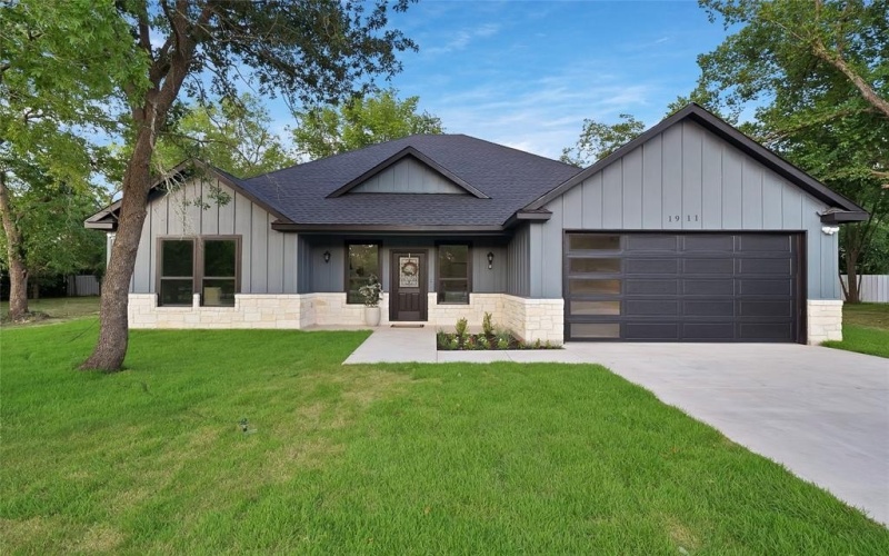 1911 US-HWY 69, Greenville, TX 75401, 3 Bedrooms Bedrooms, ,2 BathroomsBathrooms,Residential,For Sale,1911 US-HWY 69,0,21031922