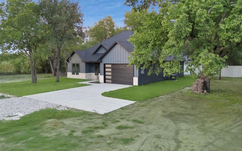 1911 US-HWY 69, Greenville, TX 75401, 3 Bedrooms Bedrooms, ,2 BathroomsBathrooms,Residential,For Sale,1911 US-HWY 69,0,21031922