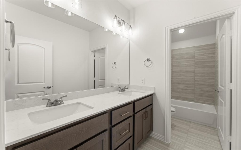 212 Golden Run Drive, Fate, TX 75189, 4 Habitaciones Habitaciones , ,2 BañosBaños,Residential,En Venta,212 Golden Run Drive,0,21032218