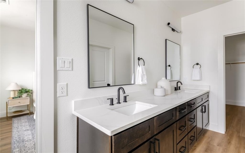 13325 Bee Street #301, Farmers Branch, TX 75234, 3 Bedrooms Bedrooms, ,3 BathroomsBathrooms,Residential,For Sale,13325 Bee Street,0,21032478