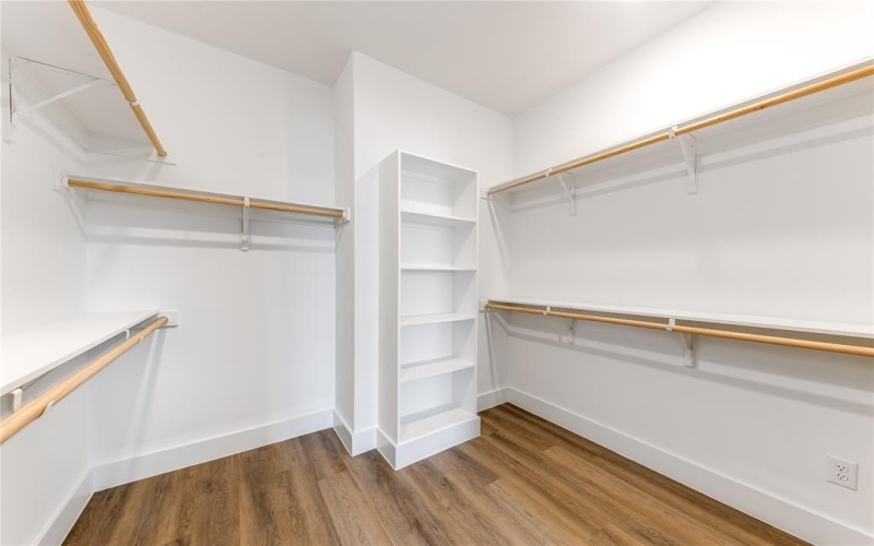 13325 Bee Street #301, Farmers Branch, TX 75234, 3 Bedrooms Bedrooms, ,3 BathroomsBathrooms,Residential,For Sale,13325 Bee Street,0,21032478