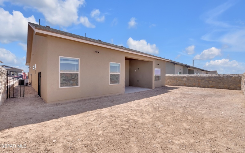 445 Santiago Munos Street, Vinton, TX 79821, 3 Habitaciones Habitaciones , ,2 BañosBaños,Residential,En Venta,445 Santiago Munos Street,916809