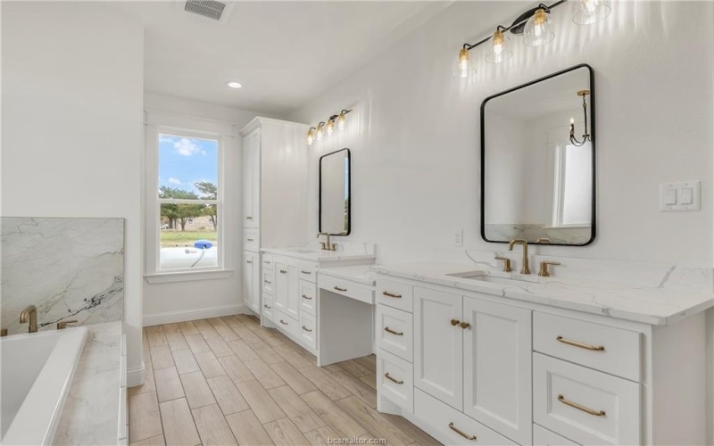 5683 Mill Water Court, Bryan, TX 77808, 5 Habitaciones Habitaciones , ,5 BañosBaños,Residential,En Venta,5683 Mill Water Court,0,25008892