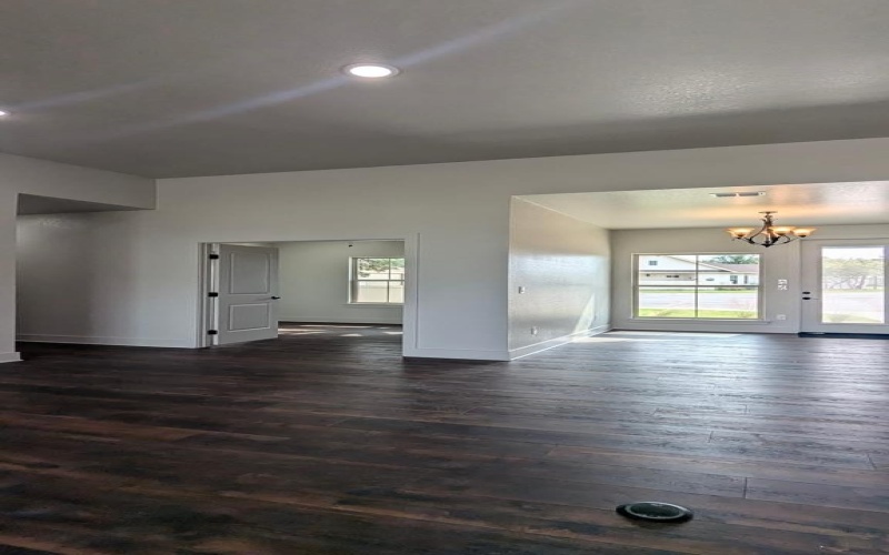 2015 N Chalet Circle, Kerrville, TX 78028, 3 Habitaciones Habitaciones , ,2 BañosBaños,Residential,En Venta,2015 N Chalet Circle,0,120054