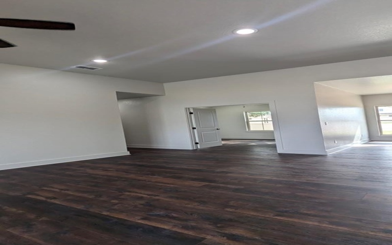 2015 N Chalet Circle, Kerrville, TX 78028, 3 Habitaciones Habitaciones , ,2 BañosBaños,Residential,En Venta,2015 N Chalet Circle,0,120054