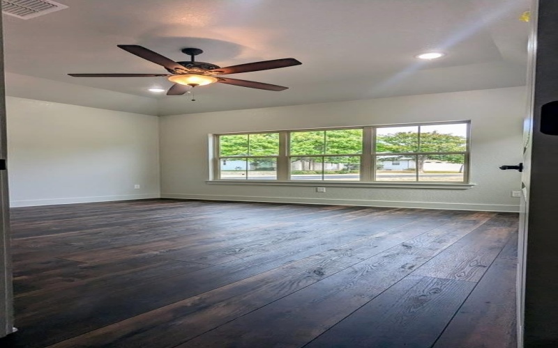 2015 N Chalet Circle, Kerrville, TX 78028, 3 Habitaciones Habitaciones , ,2 BañosBaños,Residential,En Venta,2015 N Chalet Circle,0,120054