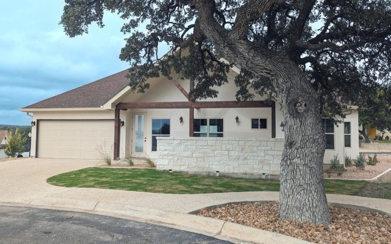 2015 N Chalet Circle, Kerrville, TX 78028, 3 Habitaciones Habitaciones , ,2 BañosBaños,Residential,En Venta,2015 N Chalet Circle,0,120054