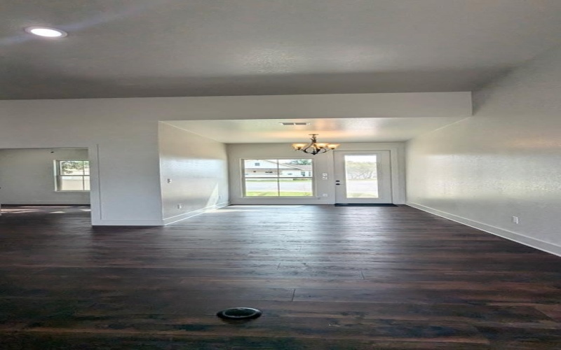 2015 N Chalet Circle, Kerrville, TX 78028, 3 Habitaciones Habitaciones , ,2 BañosBaños,Residential,En Venta,2015 N Chalet Circle,0,120054