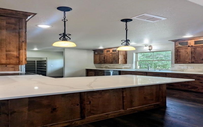 2015 N Chalet Circle, Kerrville, TX 78028, 3 Habitaciones Habitaciones , ,2 BañosBaños,Residential,En Venta,2015 N Chalet Circle,0,120054
