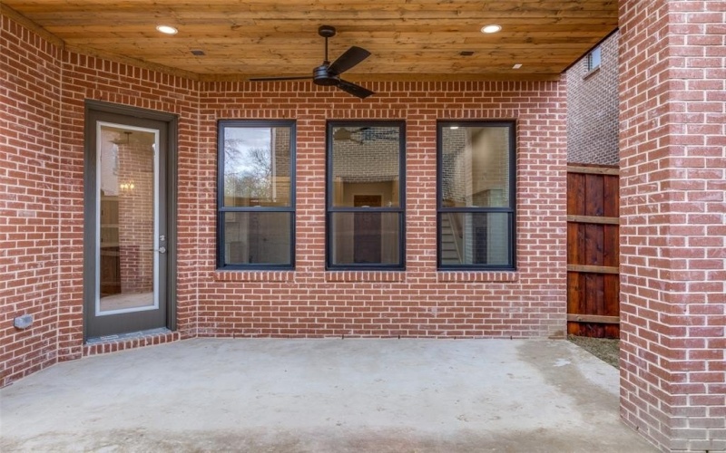 7139 Brisa Drive, Dallas, TX 75223, 4 Bedrooms Bedrooms, ,3 BathroomsBathrooms,Residential,For Sale,7139 Brisa Drive,0,21020441