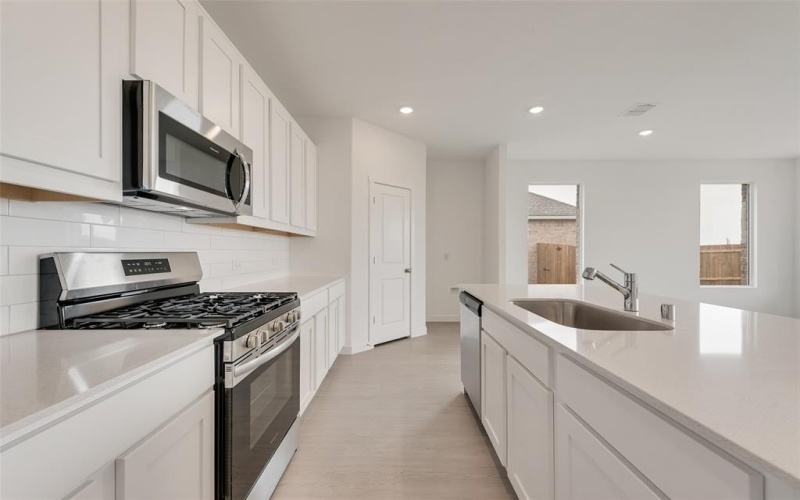 1713 Quaking Aspen Way, McKinney, TX 75071, 4 Habitaciones Habitaciones , ,3 BañosBaños,Residential,En Venta,1713 Quaking Aspen Way,0,21033456