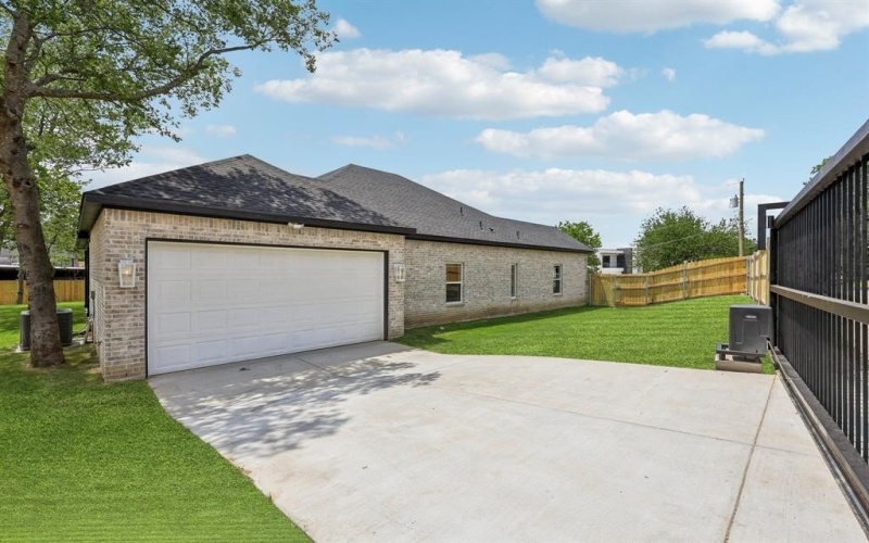 6002 VERDE, Dallas, TX 75211, 4 Bedrooms Bedrooms, ,2 BathroomsBathrooms,Residential,For Sale,6002 VERDE,0,21033609