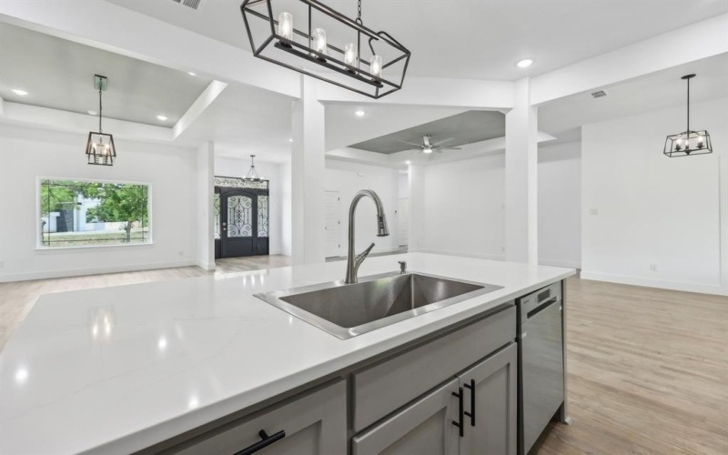 6002 VERDE, Dallas, TX 75211, 4 Bedrooms Bedrooms, ,2 BathroomsBathrooms,Residential,For Sale,6002 VERDE,0,21033609