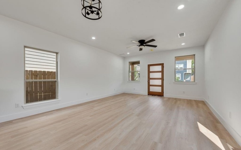 2350 Scott Street, Dallas, TX 75215, 3 Bedrooms Bedrooms, ,2 BathroomsBathrooms,Residential,For Sale,2350 Scott Street,0,21033633