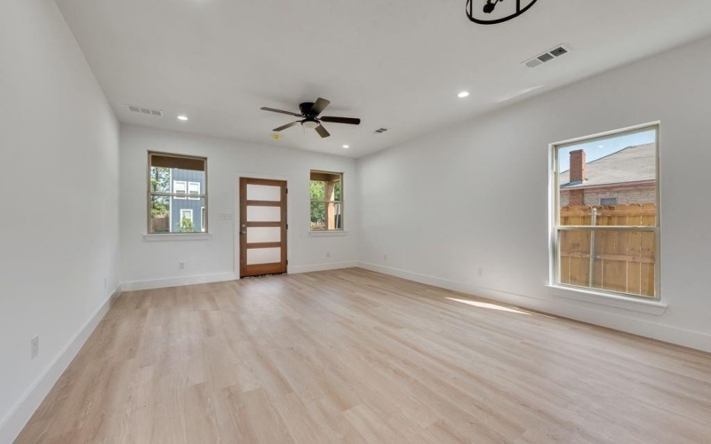 2350 Scott Street, Dallas, TX 75215, 3 Bedrooms Bedrooms, ,2 BathroomsBathrooms,Residential,For Sale,2350 Scott Street,0,21033633