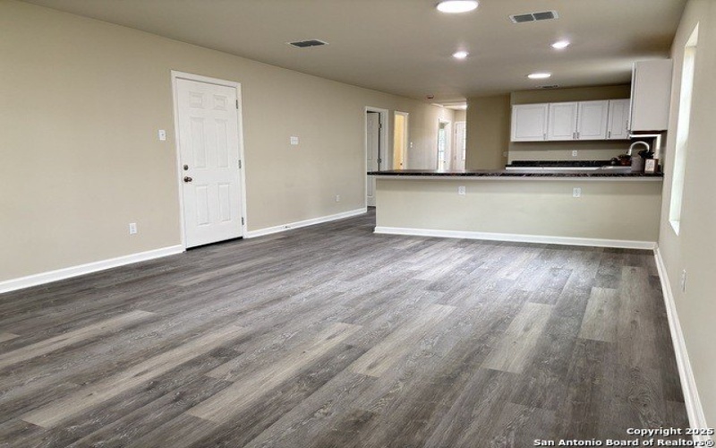 706 E 5th, Nixon, TX 78140, 3 Habitaciones Habitaciones , ,2 BañosBaños,Residential,En Venta,706 E 5th,0,1893209