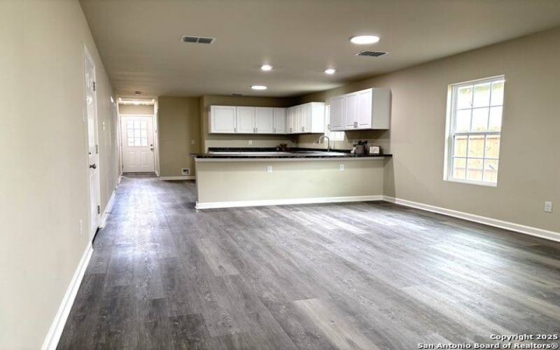 706 E 5th, Nixon, TX 78140, 3 Habitaciones Habitaciones , ,2 BañosBaños,Residential,En Venta,706 E 5th,0,1893209