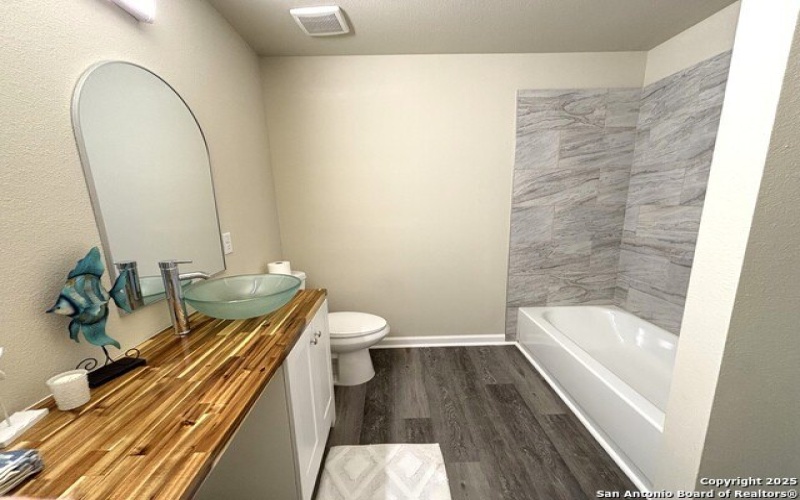 706 E 5th, Nixon, TX 78140, 3 Habitaciones Habitaciones , ,2 BañosBaños,Residential,En Venta,706 E 5th,0,1893209