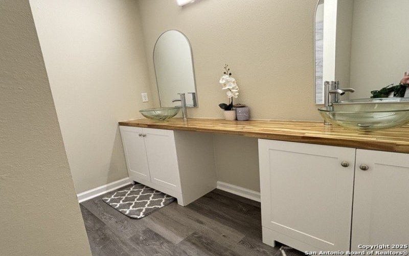 706 E 5th, Nixon, TX 78140, 3 Habitaciones Habitaciones , ,2 BañosBaños,Residential,En Venta,706 E 5th,0,1893209