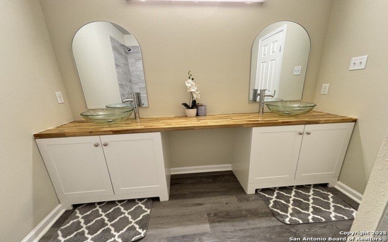 706 E 5th, Nixon, TX 78140, 3 Habitaciones Habitaciones , ,2 BañosBaños,Residential,En Venta,706 E 5th,0,1893209