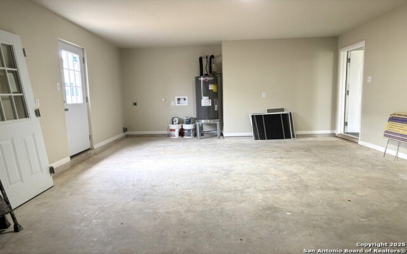 706 E 5th, Nixon, TX 78140, 3 Habitaciones Habitaciones , ,2 BañosBaños,Residential,En Venta,706 E 5th,0,1893209