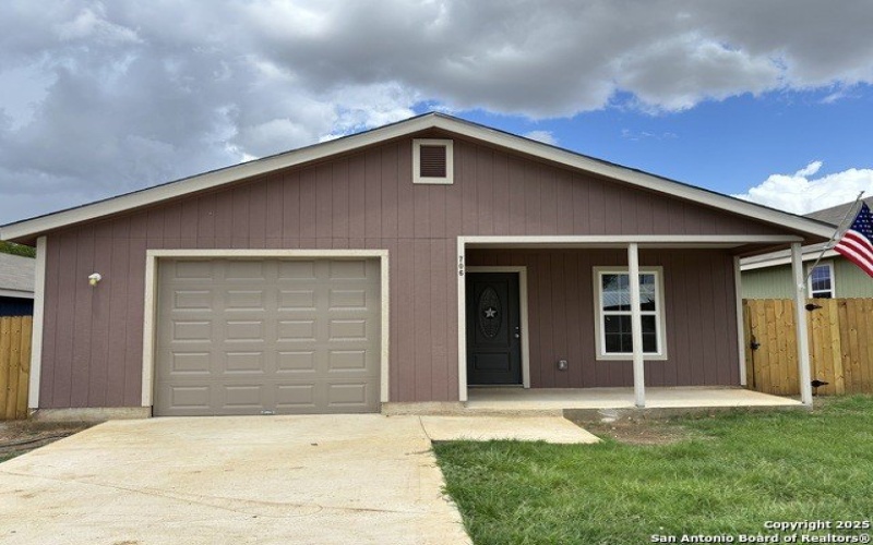 706 E 5th, Nixon, TX 78140, 3 Habitaciones Habitaciones , ,2 BañosBaños,Residential,En Venta,706 E 5th,0,1893209
