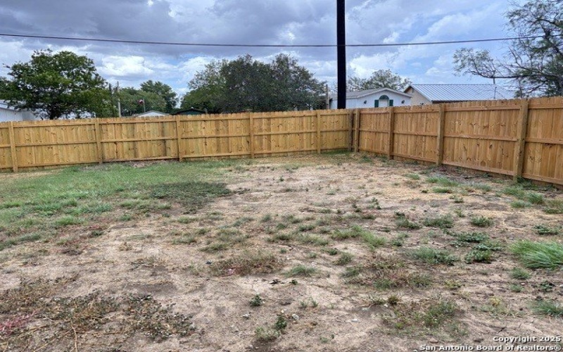 706 E 5th, Nixon, TX 78140, 3 Habitaciones Habitaciones , ,2 BañosBaños,Residential,En Venta,706 E 5th,0,1893209